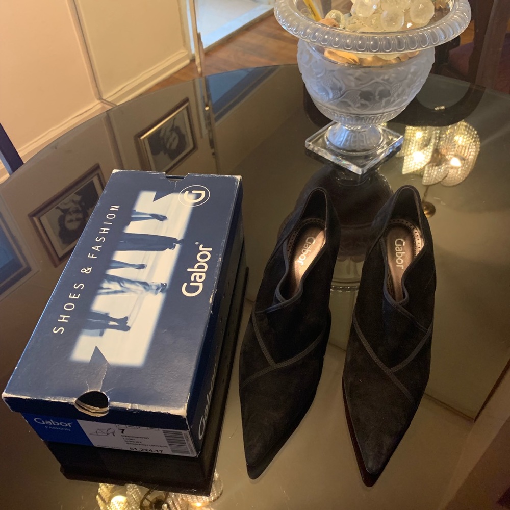 Gabor Shoes sz 9 stretchy Sued. Now in Nordstrom